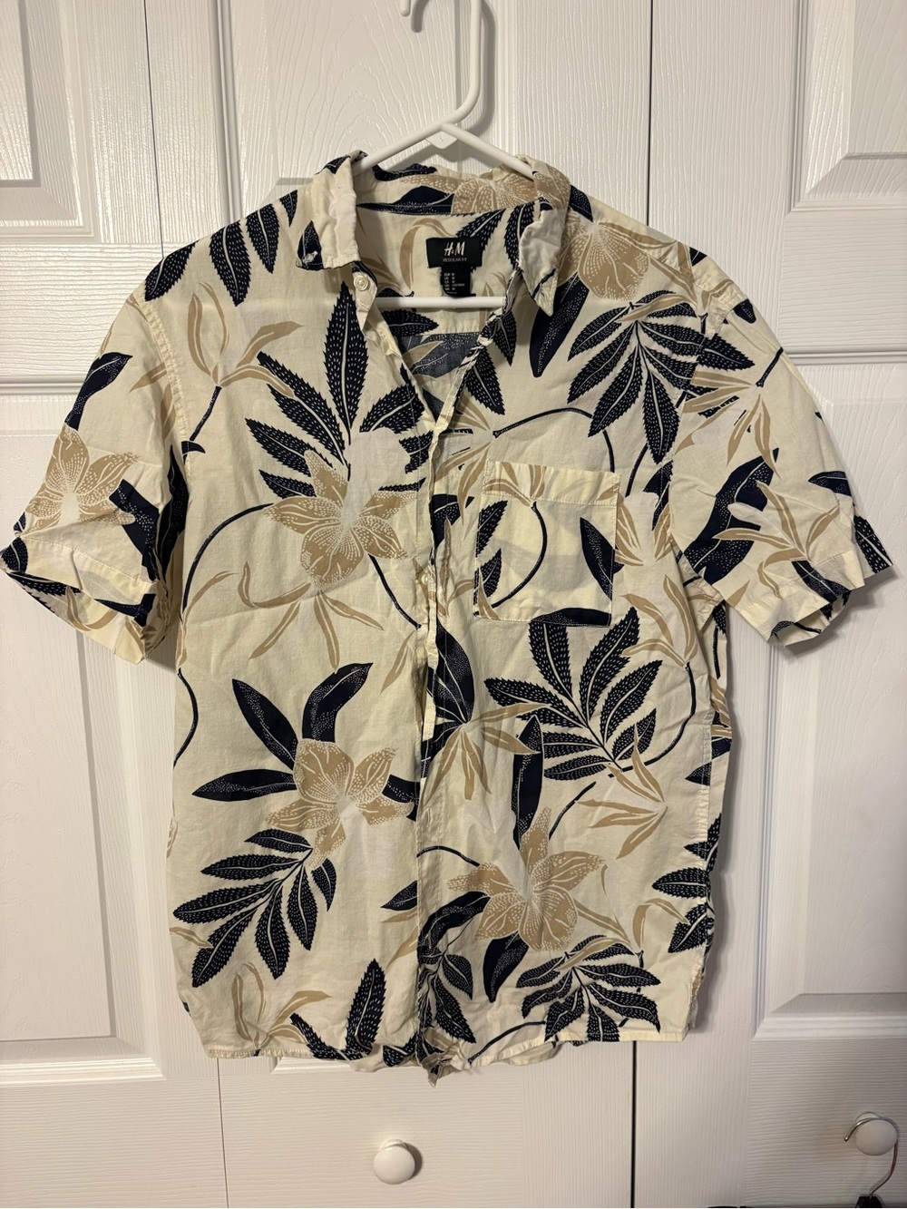 H&M Cream Short-Sleeve Button-Up Shirt with Navy & Tan Floral Print